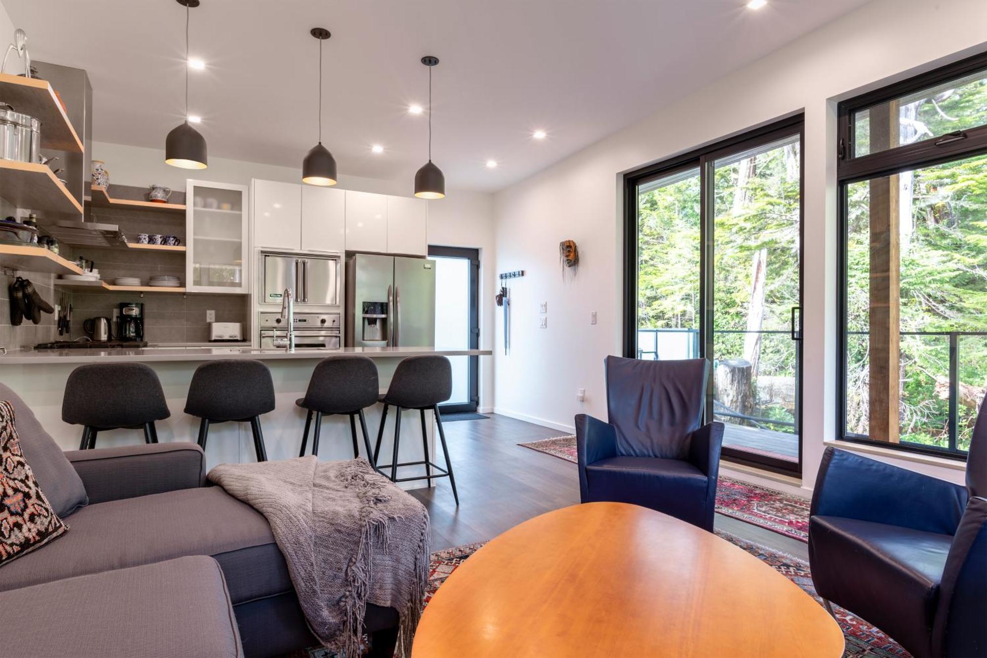 Storm Cove Suites Ucluelet Værelse billede